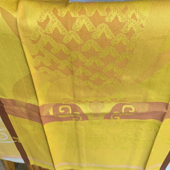 Never used beautiful tea towels from Paris! - Picture 3 of 4